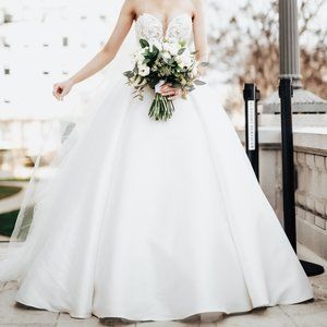 Essense of Australia D2486 Ball gown Ivory Wedding Dress